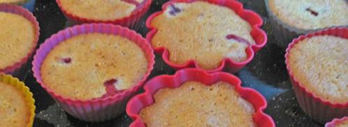 клубнично-кокосовые маффины со сливочным кремом. Шаг 4