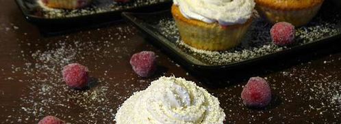 клубнично-кокосовые маффины со сливочным кремом. Шаг 6