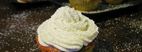 клубнично-кокосовые маффины со сливочным кремом. Шаг 7