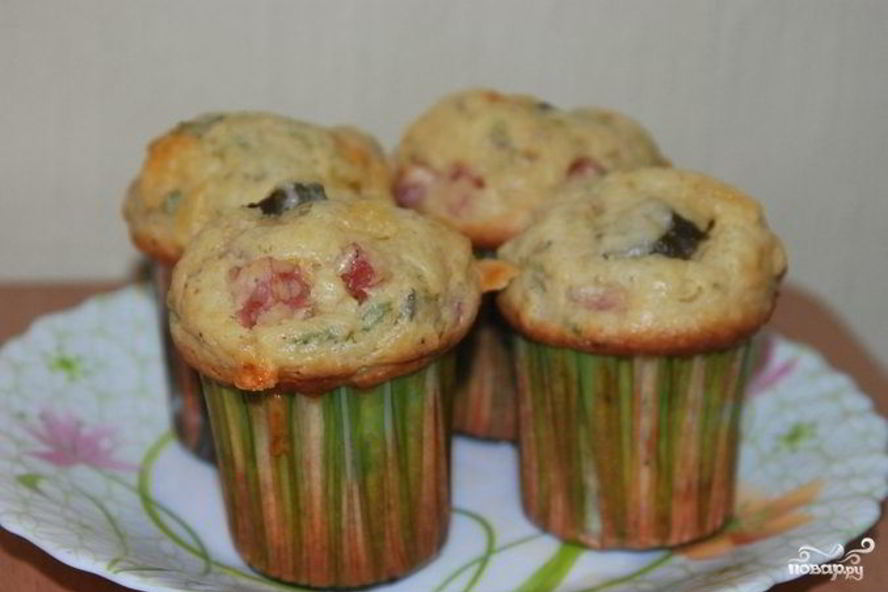 Рецепт маффинов с колбасой и сыром