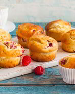 Маффины с малиной и творожно-лаймовой начинкой