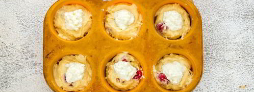 маффины с малиной и творожно-лаймовой начинкой. Шаг 5