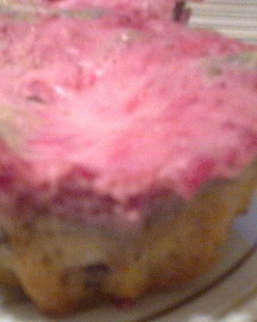 Маффины с шоколадом и ягодным кремом