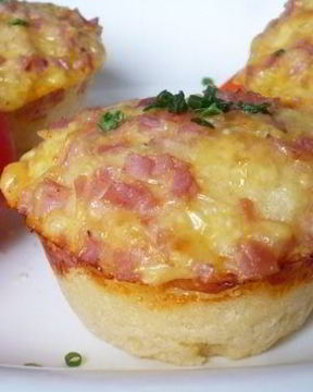 Маффины с сыром и ветчиной из дрожжевого теста