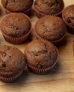 Шоколадные маффины с бананом