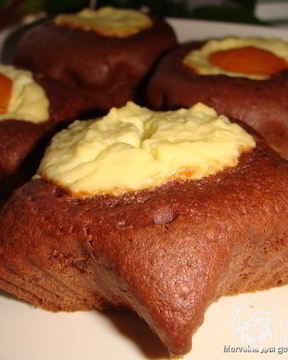 Шоколадные маффины с творожной начинкой