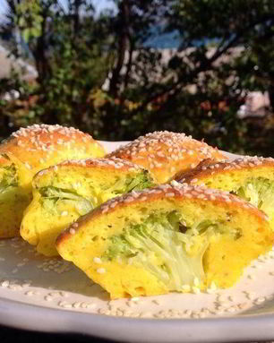 Творожно-сырные маффины с брокколи