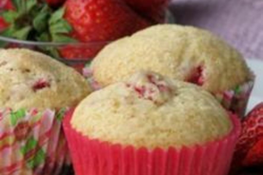 Рецепт вкусных маффинов с клубникой