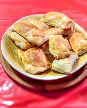 Несладкие слойки с щавелем и творогом