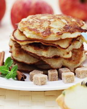 Кефирные оладьи с яблоком и корицей