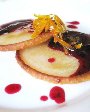 Лимонные оладьи со смородиновым соусом