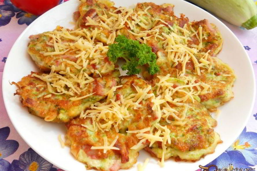 Рецепт оладий из кабачков с сыром и колбасой