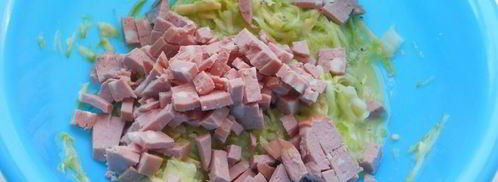 оладьи из кабачков с сыром и колбасой. Шаг 3