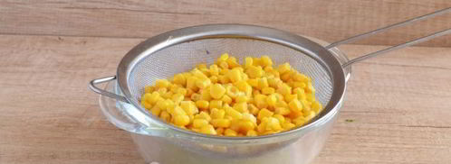 оладьи из консервированной кукурузы. Шаг 3