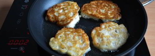 оладьи из куриного филе с крахмалом и кефиром. Шаг 11