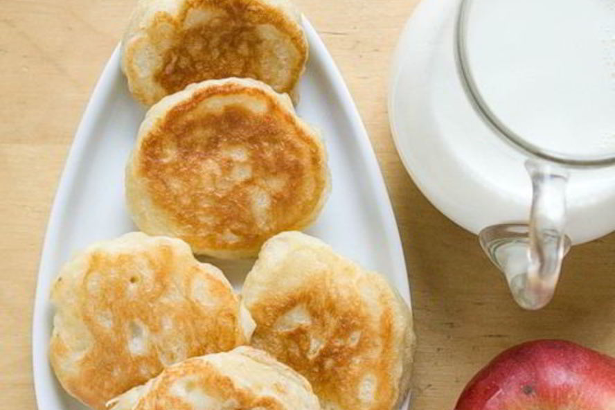 Рецепт оладий на дрожжевом тесте с яблоками