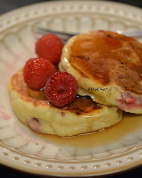 Оладьи с малиной и рикоттой