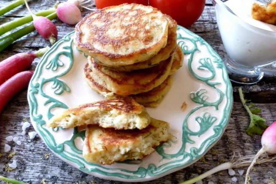 Рецепт оладий с сыром, укропом и вялеными томатами