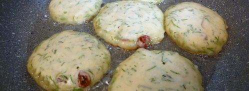 оладьи с сыром, укропом и вялеными томатами. Шаг 5