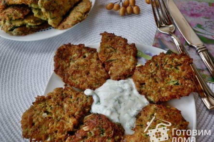 Рецепт овощных оладий с грибами, капустой и кабачками