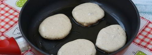 пышные оладьи на кефире без дрожжей. Шаг 7