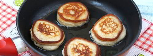 пышные оладьи на кефире без дрожжей. Шаг 8