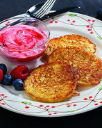 Рисовые оладьи с ягодным соусом