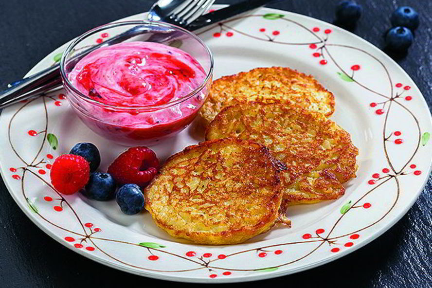 Рецепт рисовых оладий с ягодным соусом