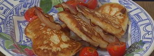 сырные оладьи с беконом и помидорами. Шаг 12