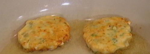 сырные оладьи с петрушкой. Шаг 4