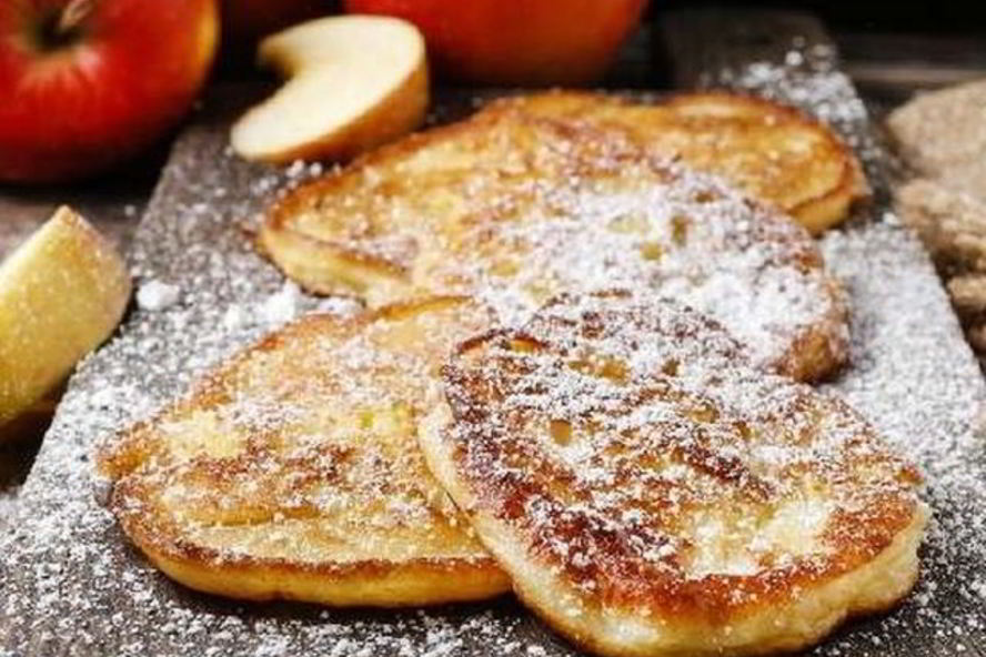 Рецепт яблочных оладий с йогуртом