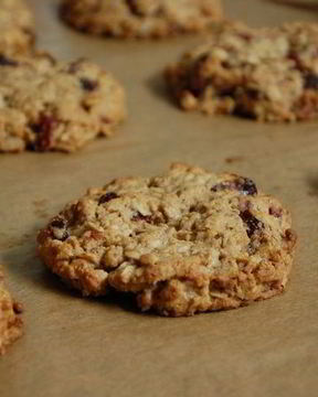 Овсяное печенье с пеканом и клюквой