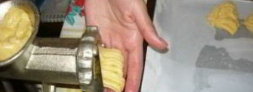 печенье хризантема через мясорубку. Шаг 4