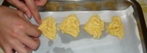 печенье хризантема через мясорубку. Шаг 5