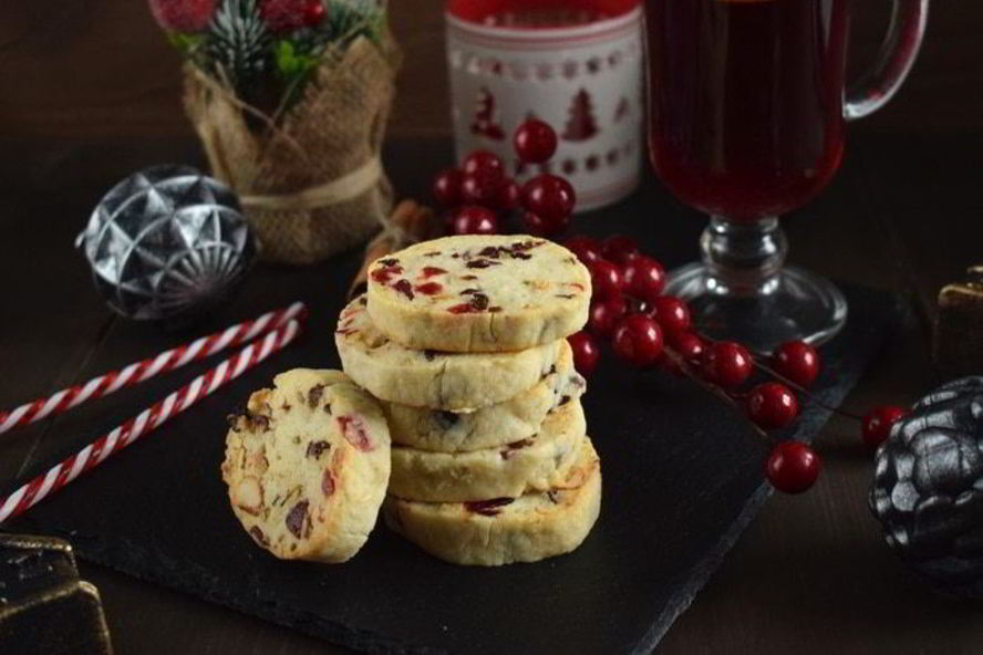 Рецепт печенья с орехами и вялеными ягодами