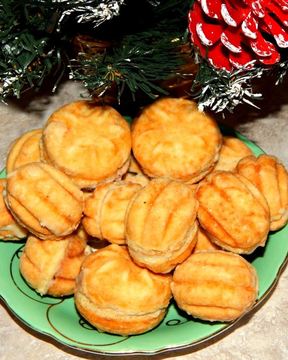 Печенье в форме на плите