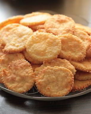 Простое сырное печенье в духовке