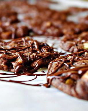 Шоколадное печенье с орехами