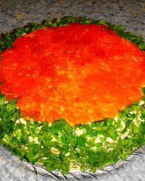 Блинный пирог с икрой и морепродуктами