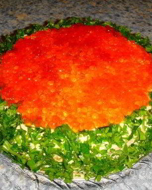 Блинный пирог с икрой и морепродуктами