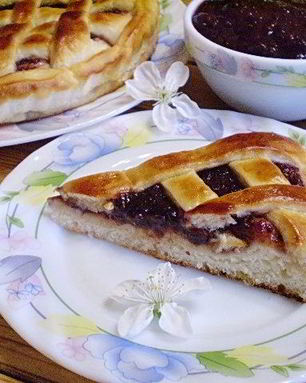 Дрожжевой пирог с вареньем