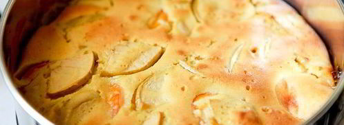 йогуртовый пирог с абрикосами и яблоками. Шаг 7