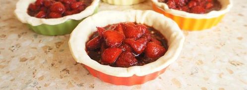 мини-пироги с клубнично-бальзамической начинкой. Шаг 6