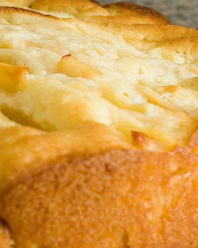 Пирог с яблоками и корицей в мультиварке