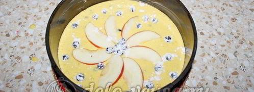 пирог с яблоками и смородиной. Шаг 13