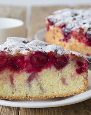 Пирог со свежими ягодами