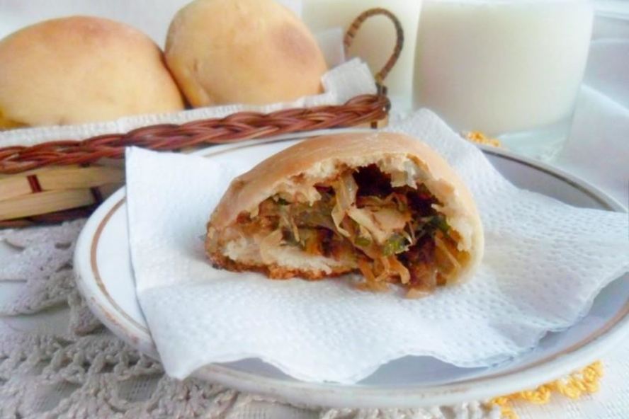 Рецепт дрожжевых пирожков с капустой и яйцом в духовке