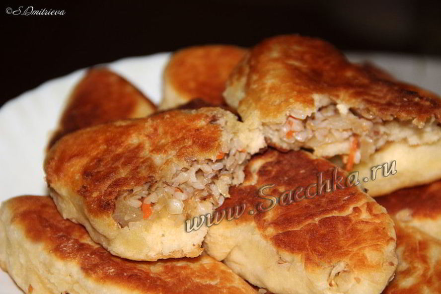 Рецепт гоголевских жареных пирожков с квашеной капустой и гречкой