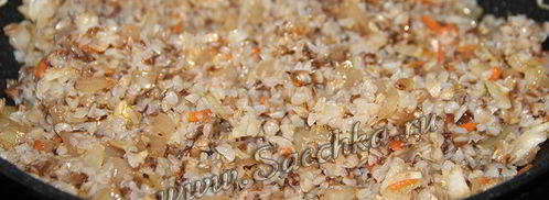 гоголевские жареные пирожки с квашеной капустой и гречкой. Шаг 8