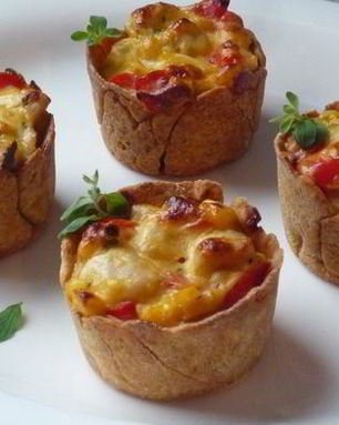 Мини-пирожки с куриной грудкой, кукурузой и сладким перцем